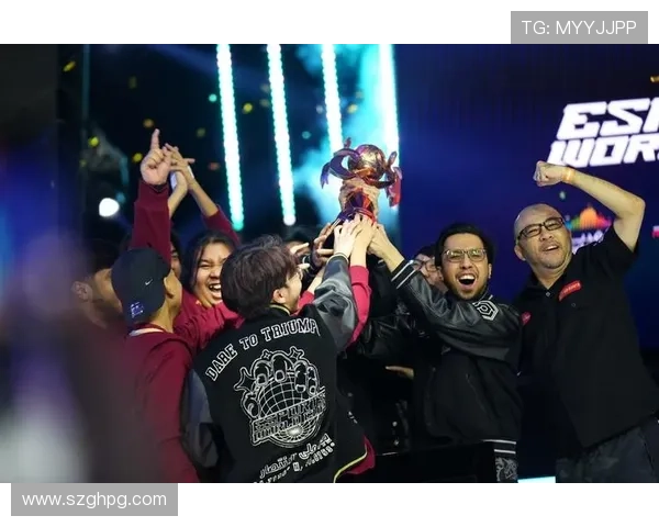 《全球电竞赛事火热进行 各大战队争夺年度冠军宝座》 《全球电竞赛事火热进行 各大战队争夺年度冠军宝座》