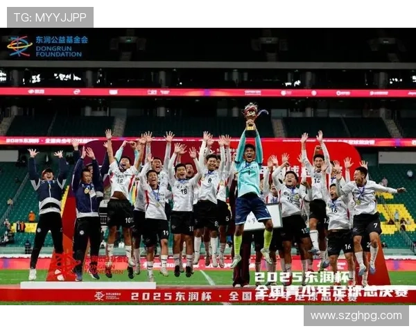 中国男足逆转取胜展现顽强斗志年轻阵容闪耀赛场点燃球迷激情 中国男足逆转取胜展现顽强斗志年轻阵容闪耀赛场点燃球迷激情