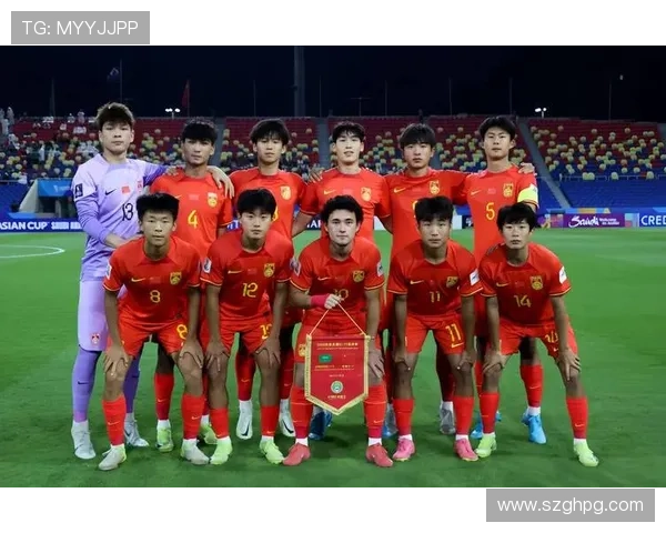 中国足球队备战亚洲杯集训启动 新老球员齐聚目标争取更好成绩 中国足球队备战亚洲杯集训启动 新老球员齐聚目标争取更好成绩