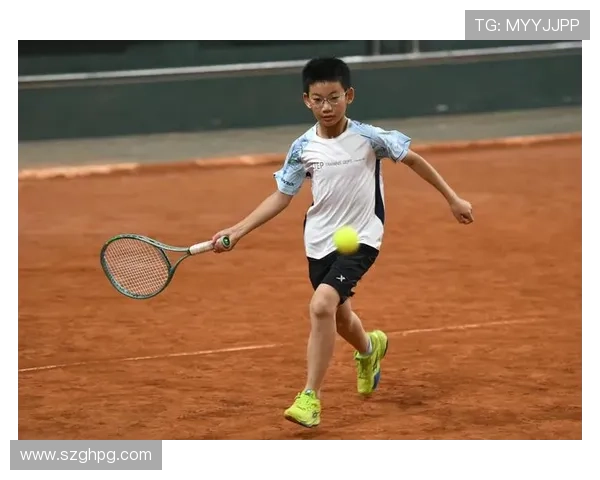 网球赛事激战正酣 多位顶尖选手冲击年终总决赛资格 网球赛事激战正酣 多位顶尖选手冲击年终总决赛资格