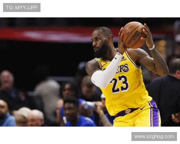 詹姆斯迎来职业生涯第20000分,湖人胜利背后展现王者风范 詹姆斯迎来职业生涯第20000分,湖人胜利背后展现王者风范