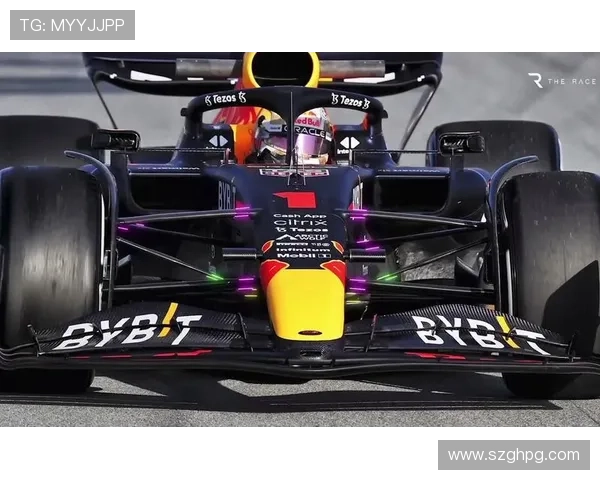 F1赛季激烈角逐引发车迷热议 红牛强势领跑梅赛德斯挑战不断 F1赛季激烈角逐引发车迷热议 红牛强势领跑梅赛德斯挑战不断